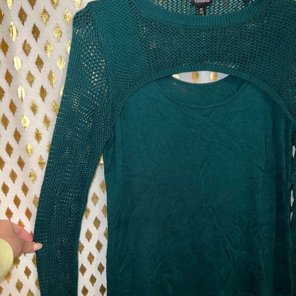 Torrid crochet pull over front slit sweater emerald green size 00 - Picture 4 of 6